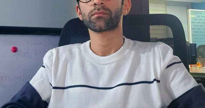 Alpay Azərin Taxma kirpiklər hekayəsində maddi və ruhani dəyərlər arasındakı ziddiyyət