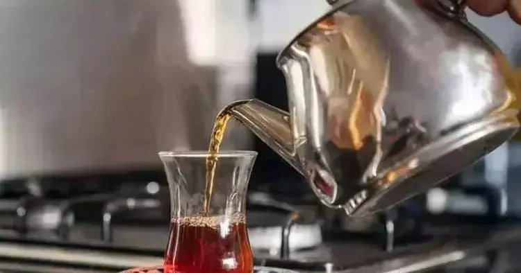 Bu cür çay dəmləmək dadını on qat artırır Mükəmməl, tünd qırmızı çayın sirri