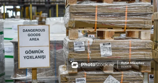 Xaricdən sifariş olunan malların günlərlə gömrükdə qaldığı deyilir