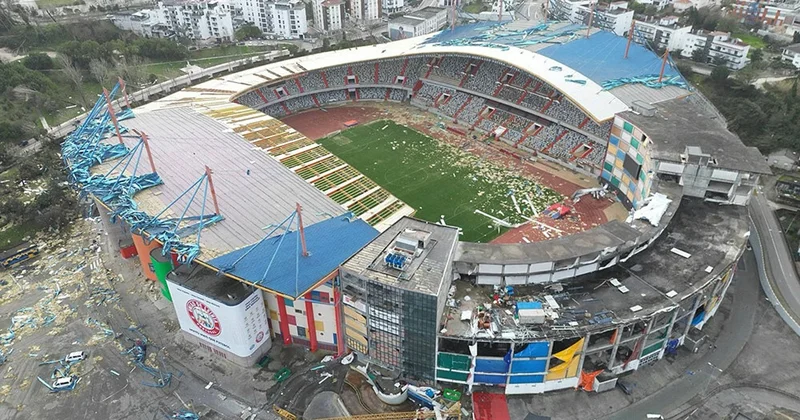 Qasırğa stadionu yararsız vəziyyətə saldı