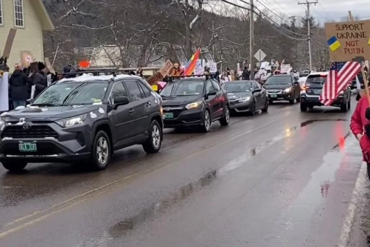 Катайтесь на лыжах в России : На курорте Вэнса встретили протестами видео