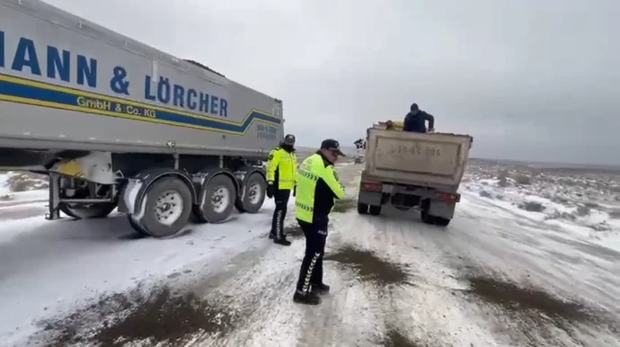 DYP nin 3 cü tağımının əməkdaşları xidməti davam etdirir Təhlükəsiz hərəkət üçün tədbirlər görürlür VİDEO