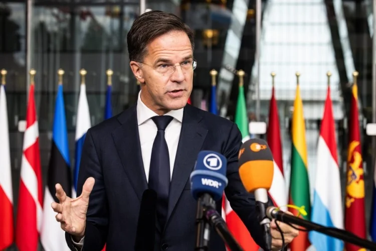 Rutte: “Ağ Evdəki insident təəssüf doğurur”