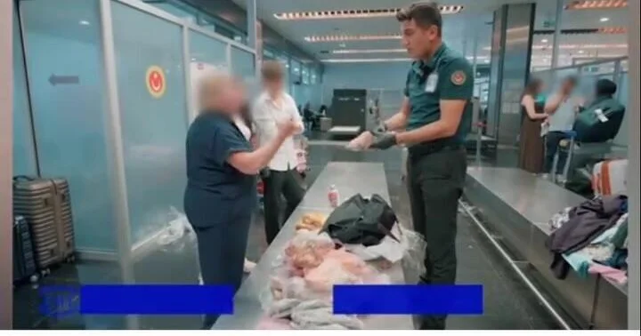 Türkiyə gömrükdə azərbaycanlı qadının çamadanından çıxanlar GÜNDƏM OLDU VİDEO