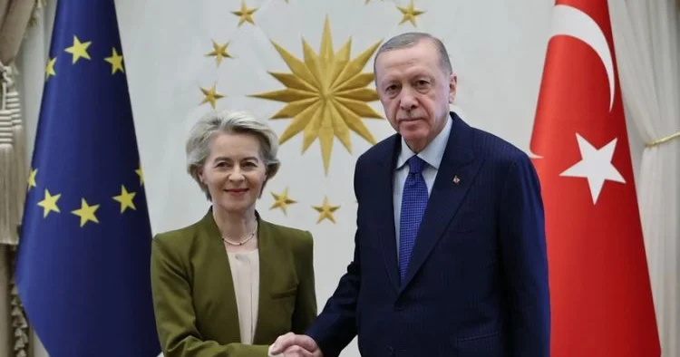 Ərdoğan Avropa Komissiyasının rəhbəri ilə telefon danışığı aparıb