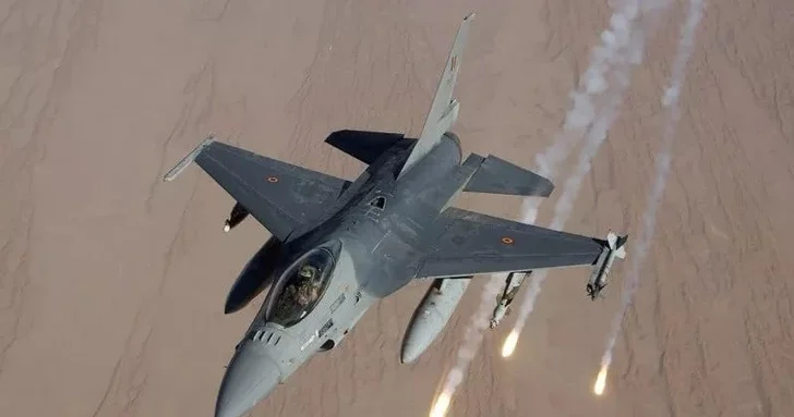 Греция направляет к Кипру фрегаты и истребители F 16 на фоне атак дронов по британским базам