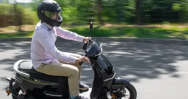 Moped sürücülərindən dövlət nömrə nişanı tələb olunacaq