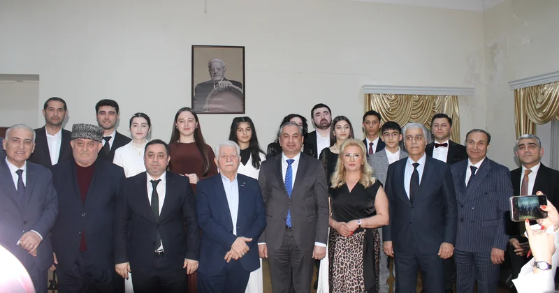 Ürək deyir yaşa hələ