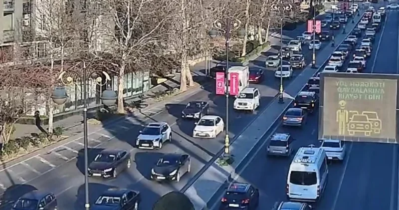 Paytaxtın bu küçələrində sıxlıq var SİYAHI