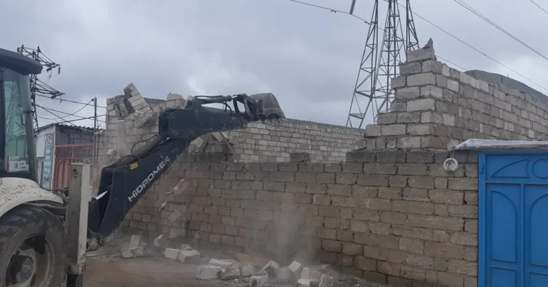В Бузовне снесена незаконная постройка