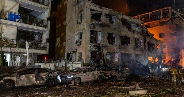 Tel Əviv İranın raket hücumlarından sonra FOTOLAR