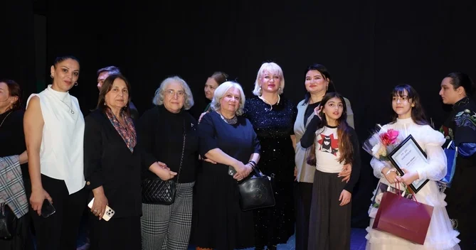 Şuşa Dövlət Musiqili Dram Teatrında inkluziv bir qizin mono tamaşası