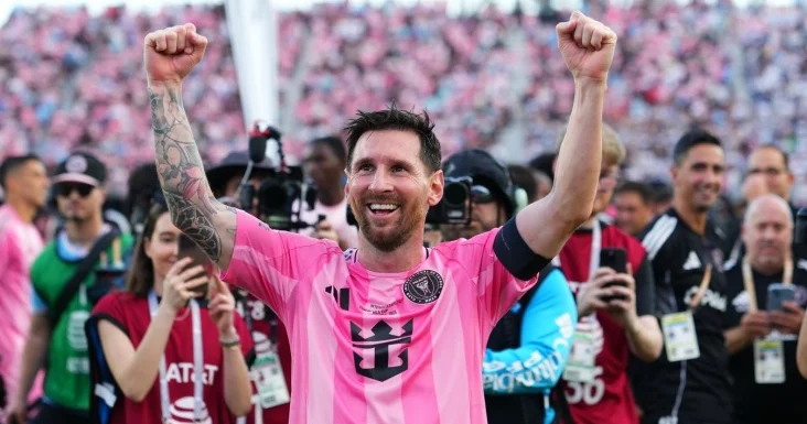 Messi rəqib baş məşqçini bu jest ilə ələ saldı FOTO