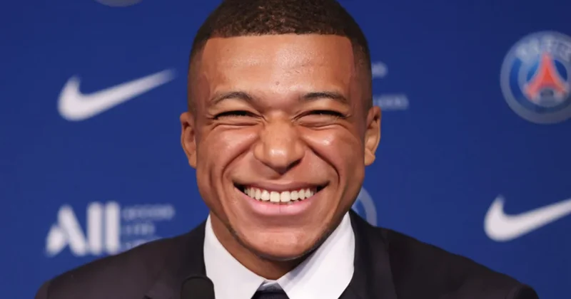 Mbappe sürücülük vəsiqəsi aldı: İlk dəfə sükan arxasında görüntüləndi
