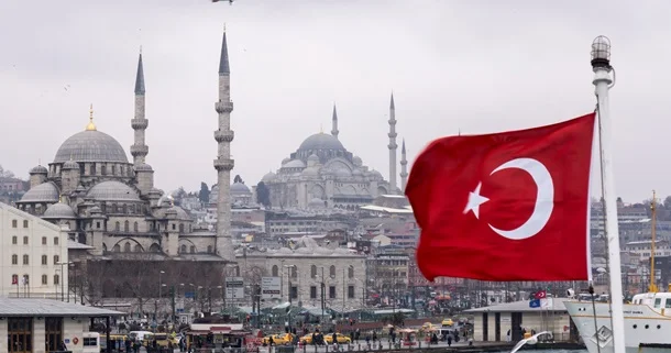Türkiyə Hörmüz boğazından 11 gəmini çıxarmağa çalışır