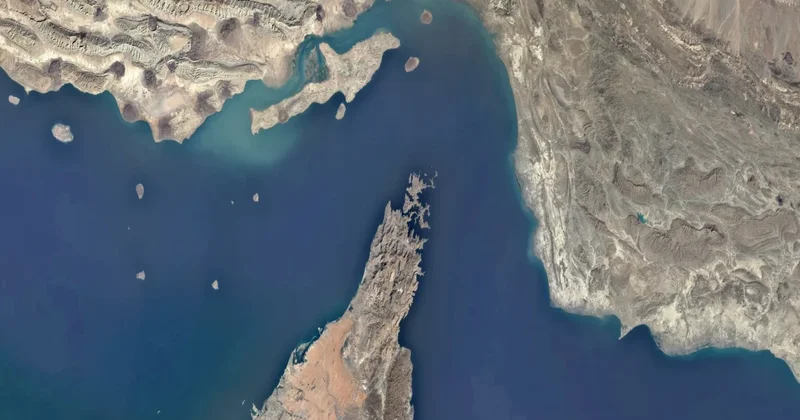 Rəsmi Tehran Hörmüz boğazından istifadə etmək istəyən ölkələri İranla müqavilə bağlamağa çağırıb
