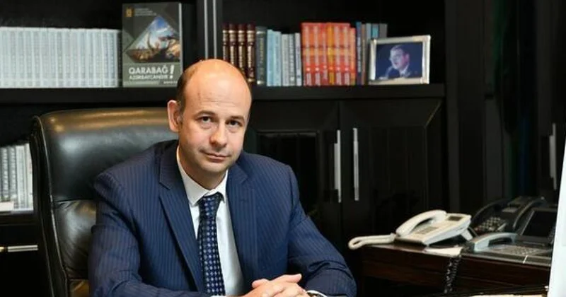 Yeni sədr rəisi işdən azad etdi