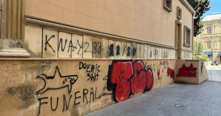 Nizami Kino Mərkəzinin fasadına ciddi ziyan vurulub Fotolar