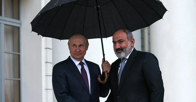 Paşinyan Putinin çətiri altından çıxır Dünənki görüşün pərdəarxası