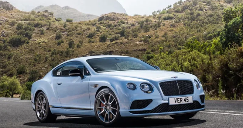 В Азербайджане Bentley после ДТП протащило по дороге полкилометра Официально / ВИДЕО
