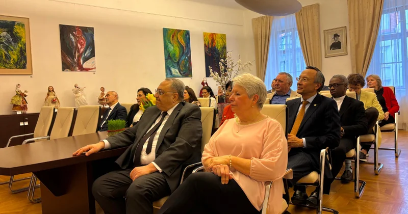 Praqada “Novruz və Pasxa kuklaların gözü ilə” sərgisi