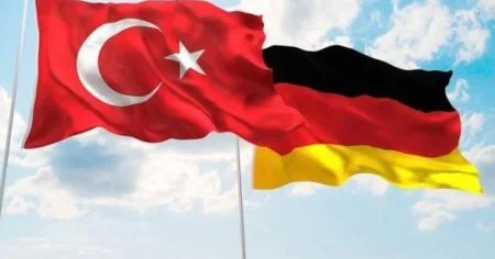 Türkiyə və Almaniya XİN başçıları regiondakı vəziyyəti müzakirə ediblər