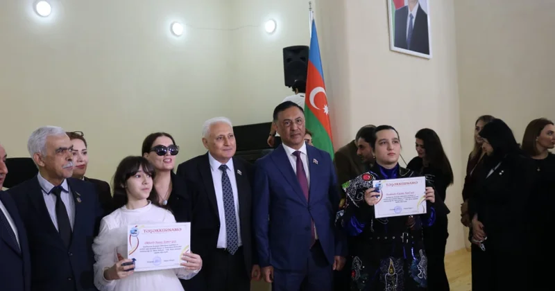“Məni dinləyin!” adlı monotamaşa nümayiş olunub