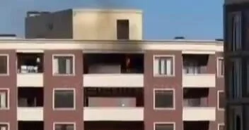 В Баку в жилом здании произошел пожар ВИДЕО