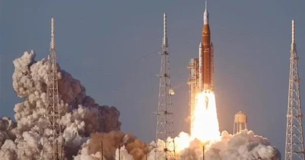 С мыса Канаверал стартовала первая за полвека пилотируемая миссия к Луне