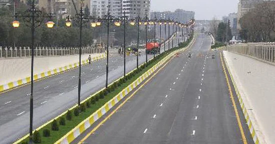 Bakının mərkəzi küçələrindən biri genişləndirildi