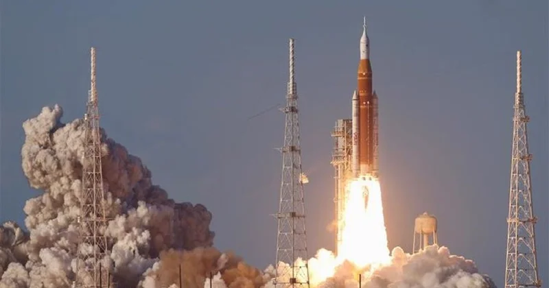 NASA запустило корабль Orion с астронавтами к Луне Minval Politika