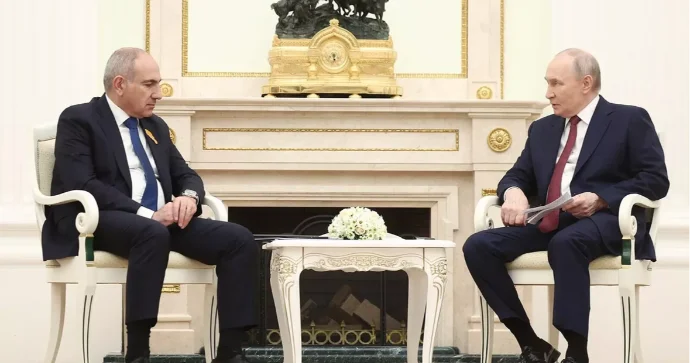 Putinlə Paşinyanın “söz dueli”: Ermənistan qarşıdurma poliqonuna çevrilir