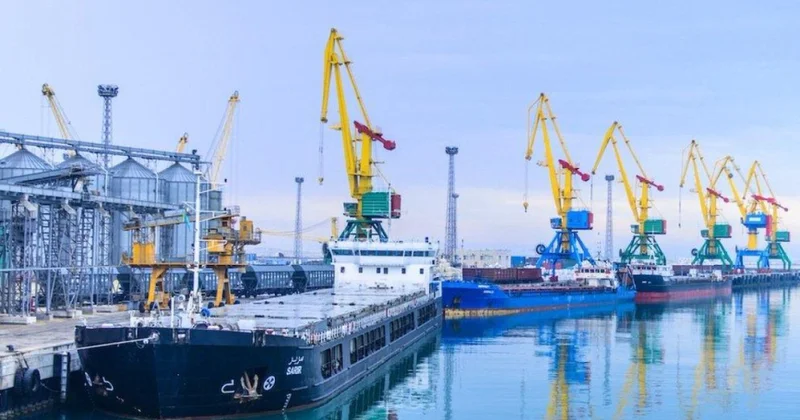 Xəzərin dayazlaşması Aktau limanındakı tankerlərə problemlər yaradır