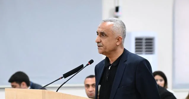 Dustaqlara nə deyərdim? Hikmət Sabiroğlu yazır