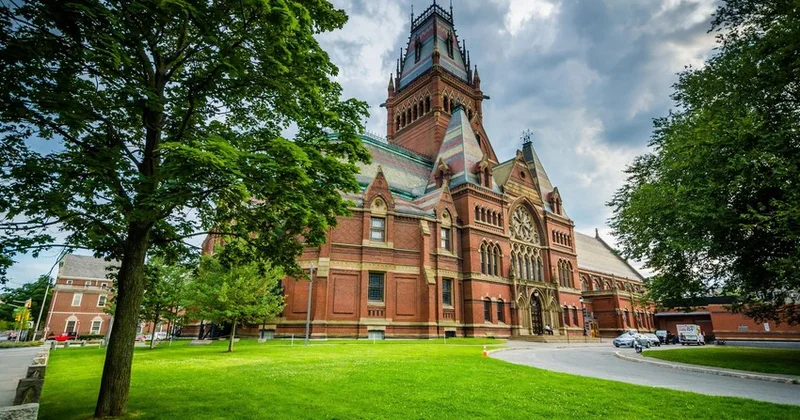 Tramp Harvard Universitetini vergidən azad statusundan məhrum etməyi planlaşdırır