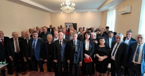 Ədalət partiyasının rəhbərliyi kollektiv şəkildə istefa verdi