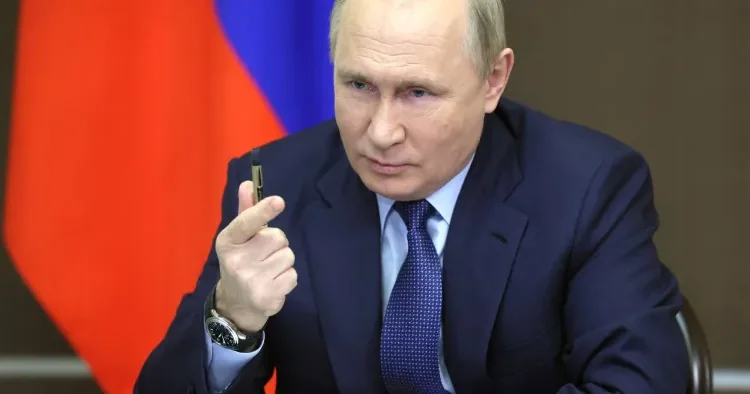 Putin Kremldəki mənzilində mətbəxi və qonaq otağını göstərdi