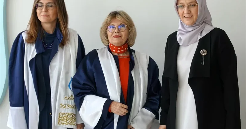 72 yaşında Manisada universitetə ​​qayıdıb “həkim” adını alıb.
