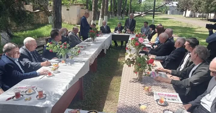 Hər kitab bir tarixdir Mirnəsiyət Mürsəlovun Ağ xalatlı xilaskar adlı kitabının təqdimatı olub