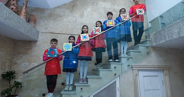 Suraxanı məktəbliləri “Ədibin Evi”ndə xalçaçılıq irsimizlə tanış oldular Fotolar
