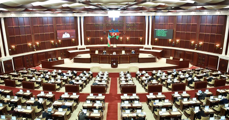 Niyə hələ də 125 deputat...