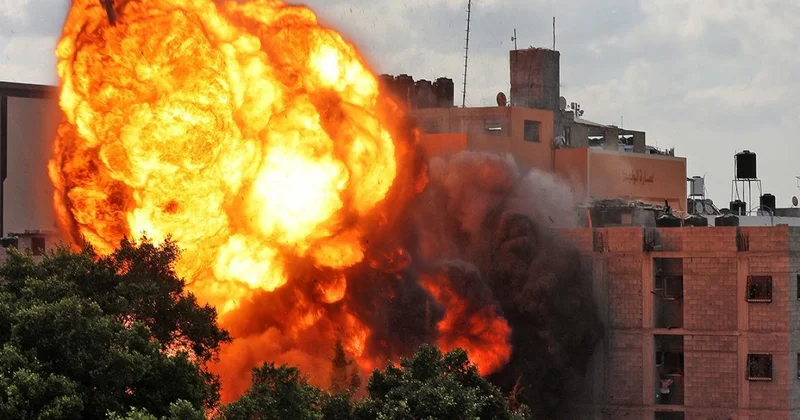 İsrail təyyarələri Şaraanı hədəf aldı: Evinin qarşısına bombalar atdılar