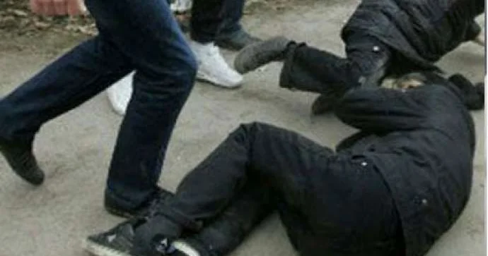 Ata oğlunun qız söhbətindən sonra döyüldü MƏHKƏMƏ