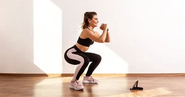 Fitness məşqçisi çömbəlmə zamanı əsas 5 səhvi açıqladı