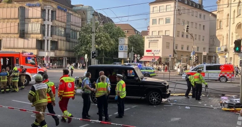 В Германии джип наехал на людей: есть раненые