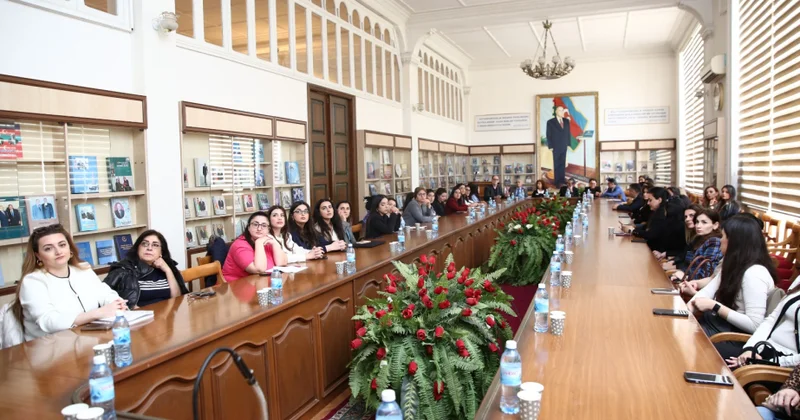 ADPU da süni intellekt və müasir pedaqoji yanaşmalar mövzusunda beynəlxalq görüş keçirilib
