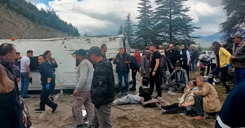 Тяжелое ДТП в турецкой Испарте, пострадали 15 человек
