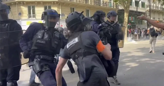 Fransa polisi jurnalistlərə güc tətbiq edib Video
