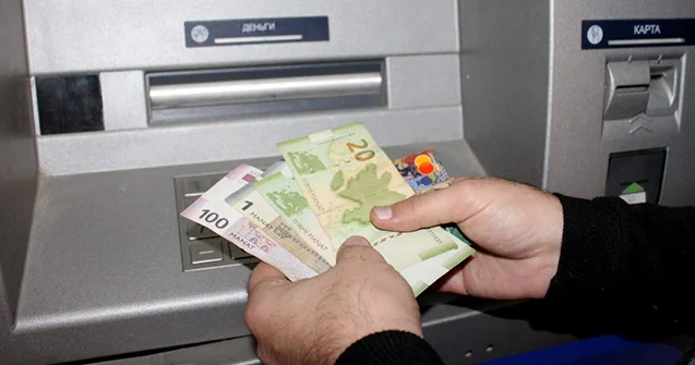 Maaş və təqaüdləri istədiyimiz bankdan ala biləcəyik? Rəsmi cavab