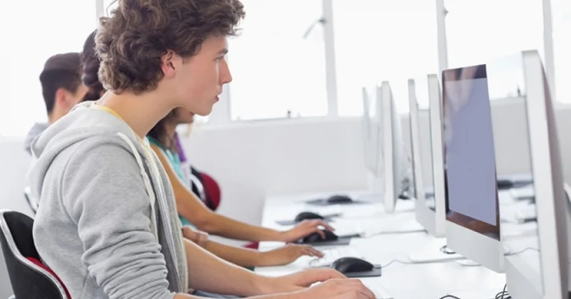 Təhlükəsiz internet istifadəsi: Özünüzü necə qorumaq olar?